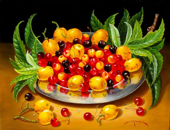 Diversas frutas en plato de peltre